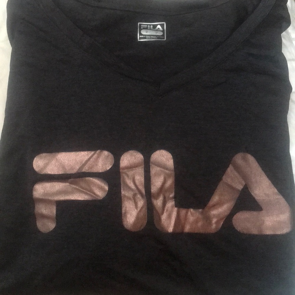 Black v neck women’s tee.